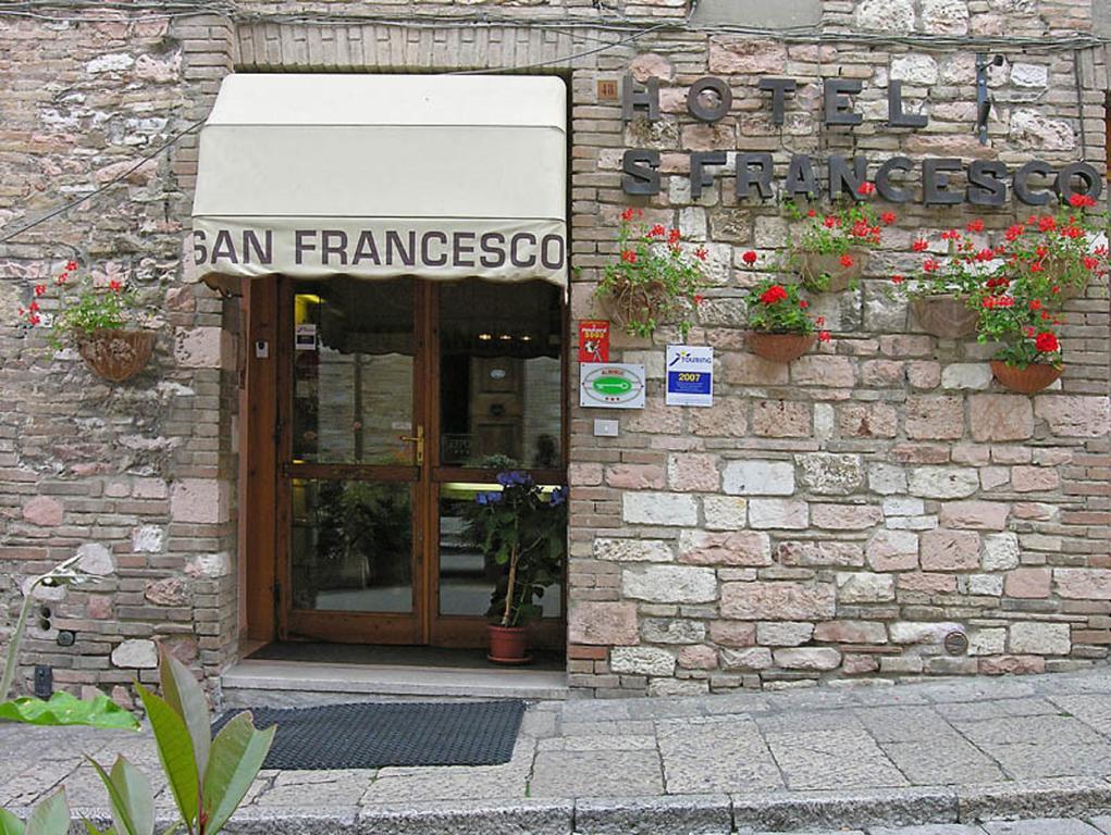 Hotel San Francesco Ассізі Екстер'єр фото