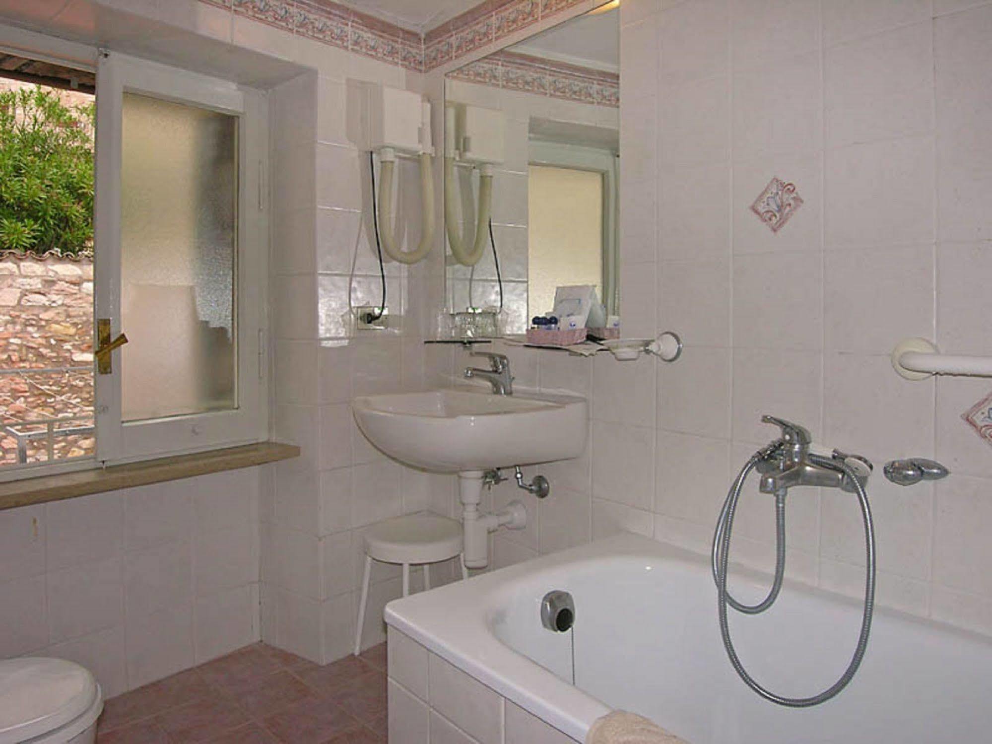 Hotel San Francesco Ассізі Екстер'єр фото